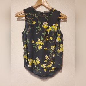 WHO WHAT WEAR Blacke Yellow Flower Raw Hem Sleeveless Top - XS